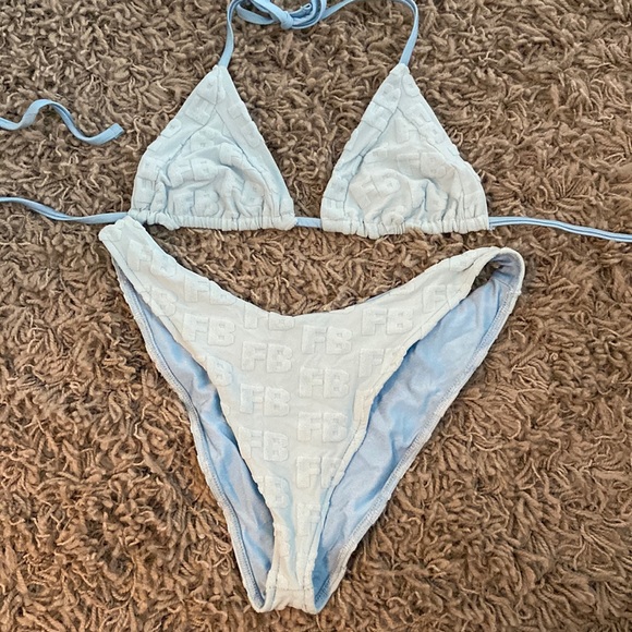 Frankie’s Bikini - Picture 3 of 4